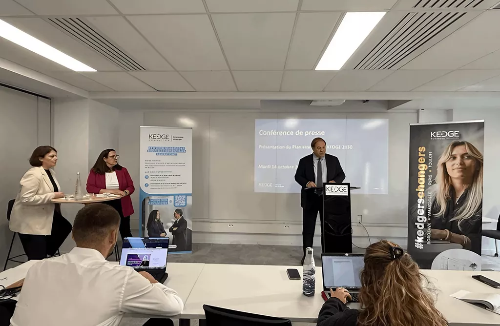 Students attending a business lecture at KEDGE Business School